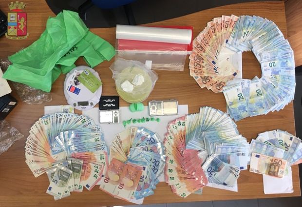 cocaina-e-diecimila-euro-in-casa-nei-guai-un-26enne