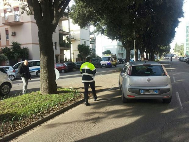 effettua-retromarcia-e-urta-uno-scooter-ferito-un-16enne