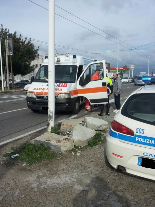 Cagliari cagliari-ambulanza-in-servizio-investe-14enne-su-strisce-pedonali