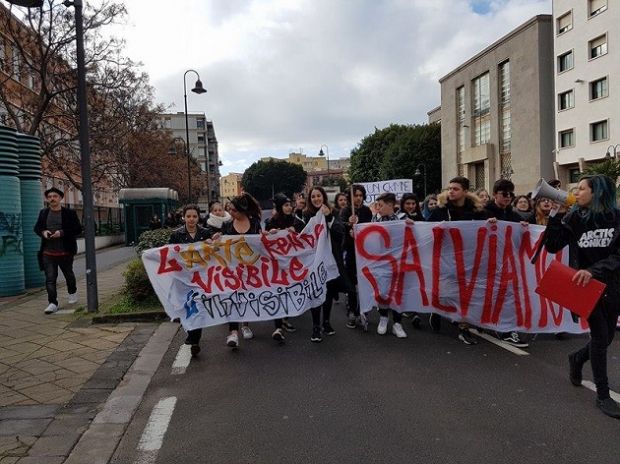 scuola-tre-sedi-e-tanti-disagi-studenti-artistico-in-piazza