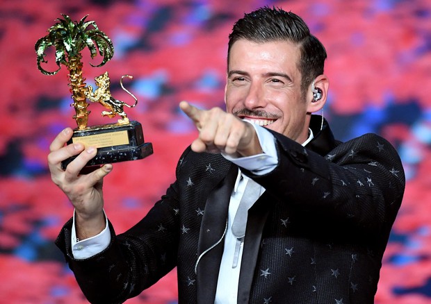 Sanremo 2017 sanremo-2017-francesco-gabbani-ha-vinto-il-festival-zucchero-emoziona-con-il-duetto-virtuale-con-p