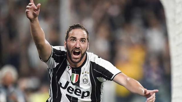 doppietta-di-higuain-affonda-il-cagliari-contro-la-juventus-ma-rossoblu-a-testa-alta