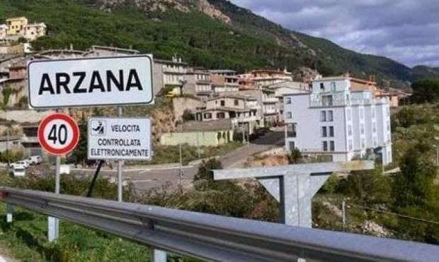 tabaccaio-ucciso-in-ogliastra-corteo-scolari-contro-violenza