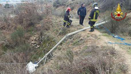 morto-operaio-travolto-da-caduta-palo