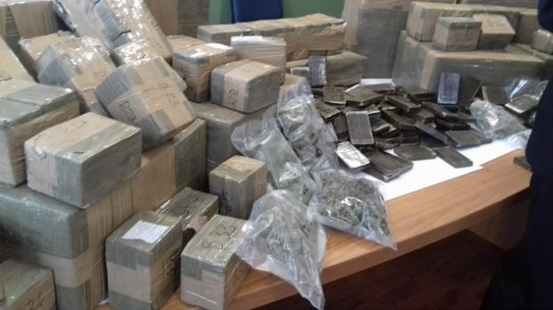 Droga droga-400-kg-di-hascisc-murati-nel-cemento-3-milioni-di-euro