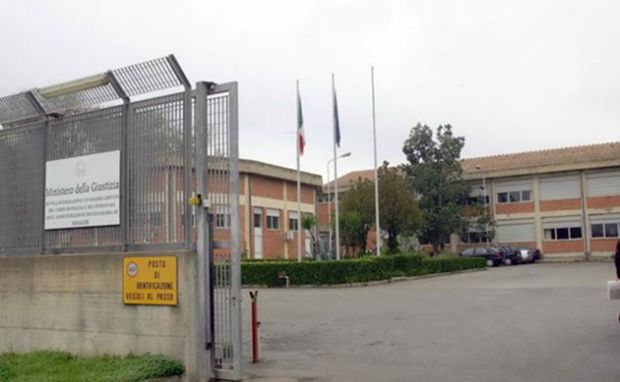 immigrazione-vallascas-m5s-and-quot-gravi-insufficienze-organico-polizia-sola-ad-affrontare-problema-and-quot