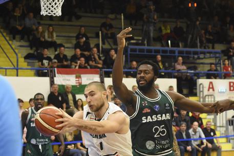 Basket: Olaseni lascia Sassari basket-olaseni-lascia-sassari