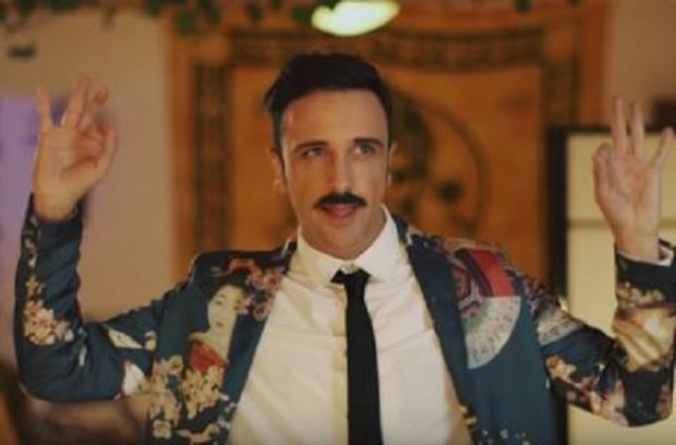 'Occidentali's Mamma' occidentali-s-mamma-spopola-sul-web-la-parodia-di-gabbani