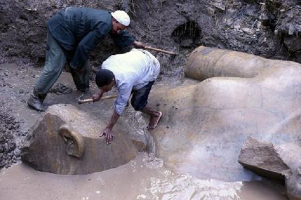 Trovata statua gigante di Ramses II in una baraccopoli al Cairo trovata-statua-gigante-di-ramses-ii-in-una-baraccopoli-al-cairo