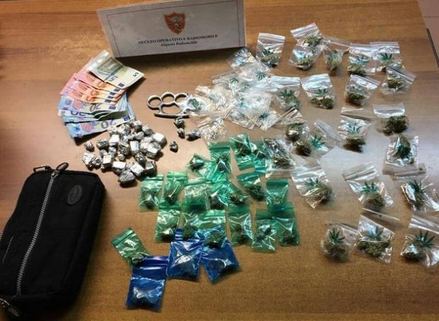 Cagliari cagliari-trovati-con-cocaina-hashish-e-soldi-arrestati-due-minorenni