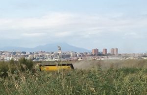 Miasmi Molentargius: al via operazioni per spegnere rogo – LE IMMAGINI