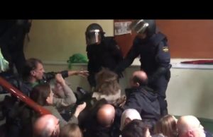 Catalogna: calci, pugni e capelli tirati, questa la democrazia della Spagna