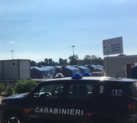 Migranti picchiati per odio razziale, arrestato giovane
