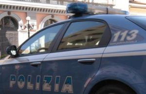 Oristano, rubano occhiali e pestano la commessa: due le denunce