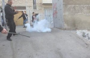 Violenti scontri a Hebron tra soldati israeliani e studenti palestinesi