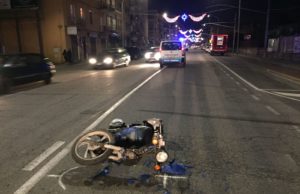 Cagliari, scontro tra un’auto e una moto in via Is Mirrionis: motociclista ferito