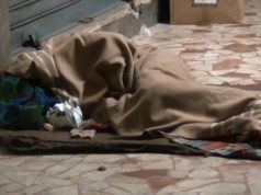 Oristano, accende fuoco per scaldarsi: senzatetto salvato da pompieri