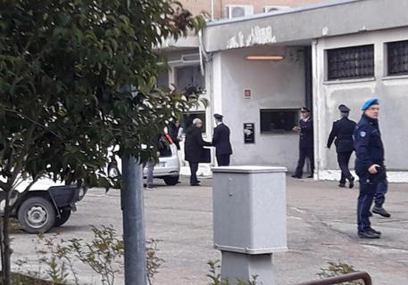 Macerata: l'arrivo del gip Domenico Potetti a Montacuto con Punto bianca