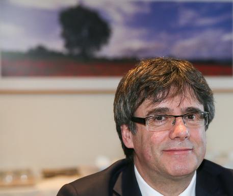 Carles Puigdemont and his parliamentary group during a working session in Brussels