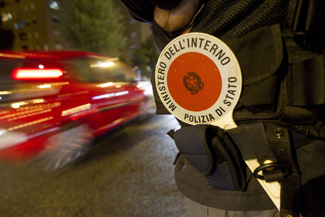 ROMA: CARABINIERI E POLIZIA IMPEGNATI IN CONTROLLI ANTICRIMINE
