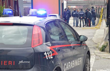 Aggredito per viabilità: blitz Cc in campo nomadi, 1 arresto