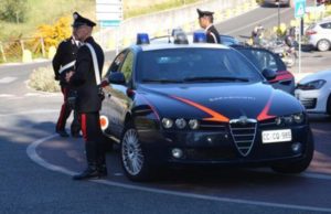 Cagliari: sfonda la porta di un’abitazione, ma era quella sbagliata