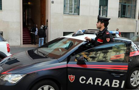 Studentessa accoltellata in centro a Milano per rapina
