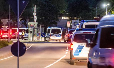 Police search initial reception center for refugees in Ellwangen