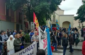 La rabbia dei cittadini in piazza: “No allo smantellamento dei servizi negli ospedali”