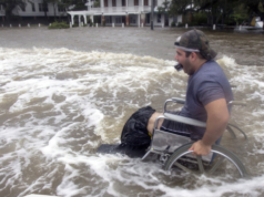 A Oristano si insegna a soccorrere i disabili in acqua