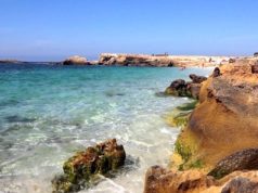 Frane da falesia, chiude tratto spiaggia San Giovanni Sinis