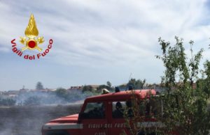 Brucia l’hinterland cagliaritano: 10 mezzi in azione