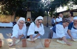 Barrali in piazza per la suggestiva Festa del Pane – Immagini di Carletto Piga