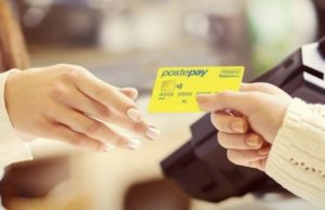 “Postepay bloccata dalla Polizia Postale”: il messaggio ci mette in allarme ma è una truffa