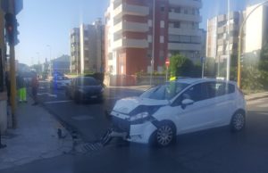 Pirri, violento scontro tra auto: due feriti