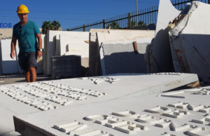 Gaudì, Nivola e Tavolara nei pannelli della casa parrocchiale di Budoni