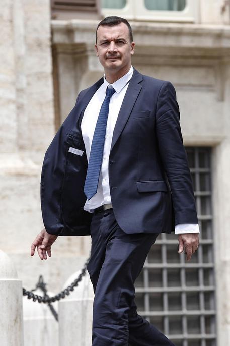 >>>ANSA/ BUFERA SU CASALINO,LUI SI DIFENDE:'NESSUN PROPOSITO SUL MEF'