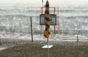 Dal cielo piovono cubetti di ghiaccio: violenta grandinata in Liguria
