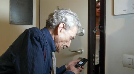 Truffe anziani: Polizia, aumentate del 19% rispetto a 2015