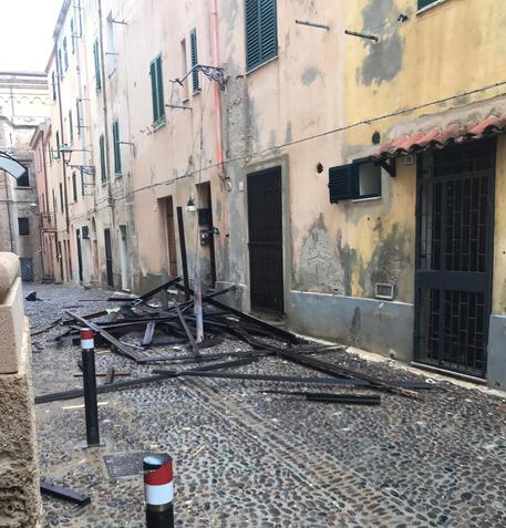 Maltempo, crolla parte del tetto teatro Alghero