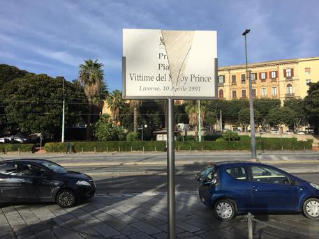 Cagliari, 'sfregiata' targa in memoria vittima Moby Prince