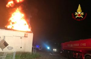 Cagliari, distrutto da un incendio un deposito vicino all’ex inceneritore