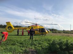 Cade da un tetto di Palmas Arborea, 60enne soccorso con elicottero