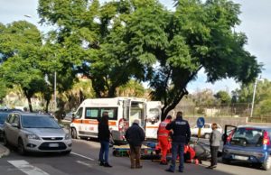 Cagliari, scontro auto contro moto in via Liguria