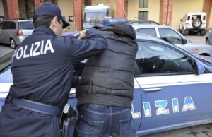 Oristano, furto e porto abusivo armi e occupazione di abitazione: arrestato un 24enne