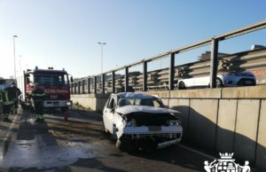 Cagliari, auto ribaltata sull’Asse mediano: traffico in tilt