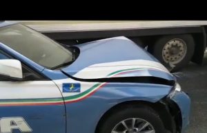 Drammatico incidente, morte tre persone, c’è anche un poliziotto: chiusa l’autostrada A18