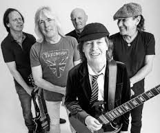 Bolotana sfida Sidney sul brano degli Ac/Dc: a luglio la Guitar Challenge