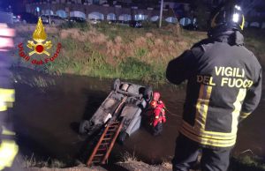 Olbia, auto cade nel canale: un morto