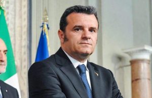Latte, Centinaio: “Pastori interrompano presidi sino al 21”